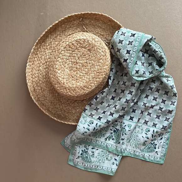 Perry Ellis silk scarf 14.5 by 54 inches. Excellent condition vintage. - Picture 2 of 6